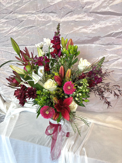 Christmas Bouquet in Vase - Mistletoe