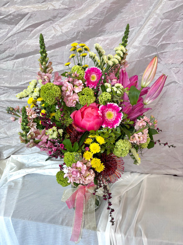 Christmas Bouquet in Vase - Fruit Pudding